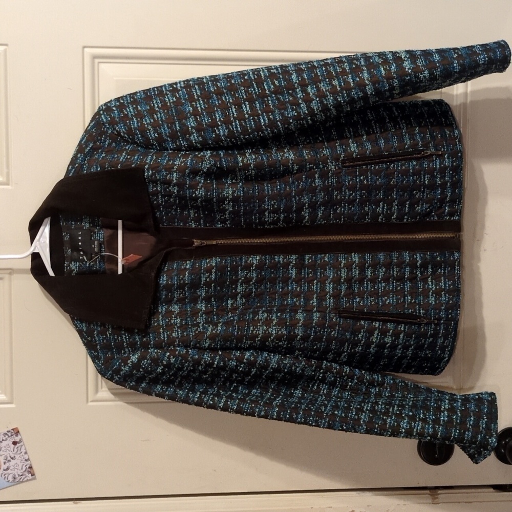 Stand Out in Style with Our Gorgeous Tribal Velvet Collar Jacket!